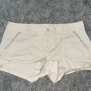 Express cream/tan khaki shorts